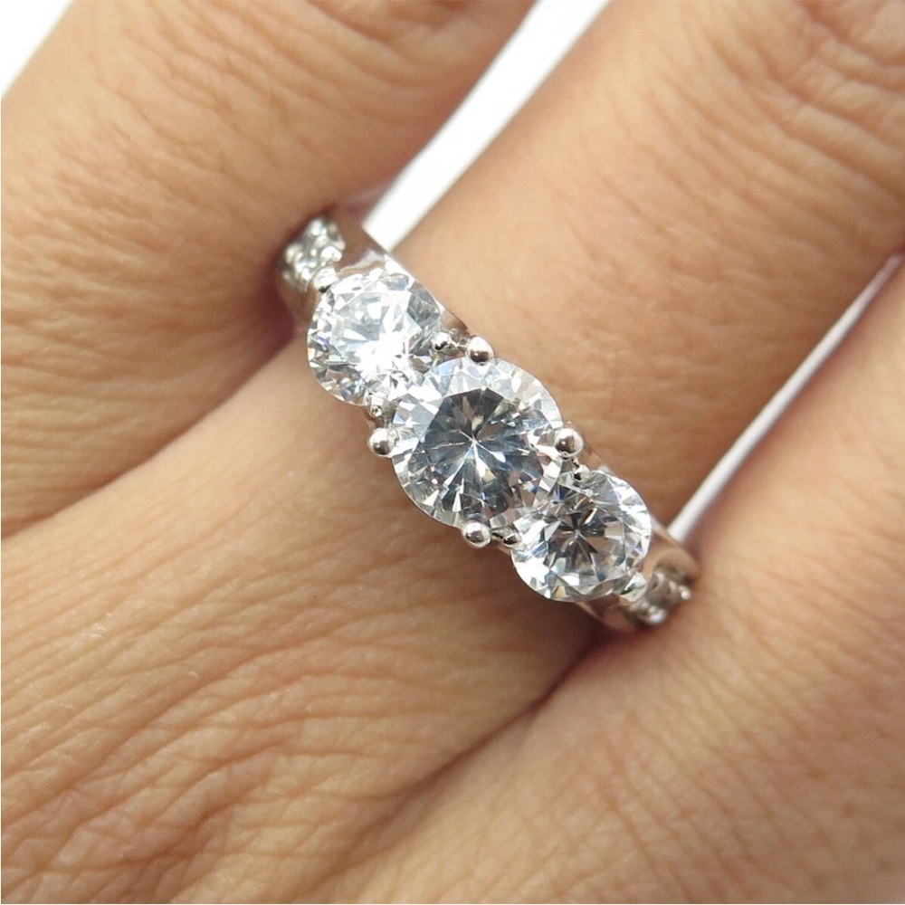 Sterling silver solitaire 3 round cz stone engagement ring NWT size 7
